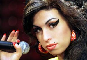 amy-winehouse-makeup-step-by-step-91_2 Amy Winehouse make-up stap voor stap