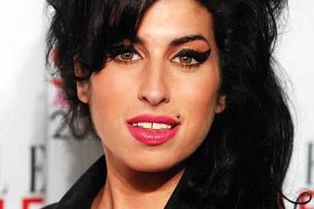 amy-winehouse-makeup-step-by-step-91_8 Amy Winehouse make-up stap voor stap