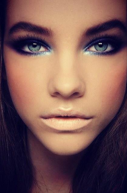 blueblack-smokey-eye-makeup-tutorial-67_7 Blue / black smokey eye make-up tutorial