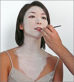 geisha-makeup-step-by-step-16_8 Geisha make-up stap voor stap