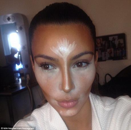 kim-kardashian-contouring-makeup-step-by-step-01_3 Kim kardashian, stap voor stap make-up contourend