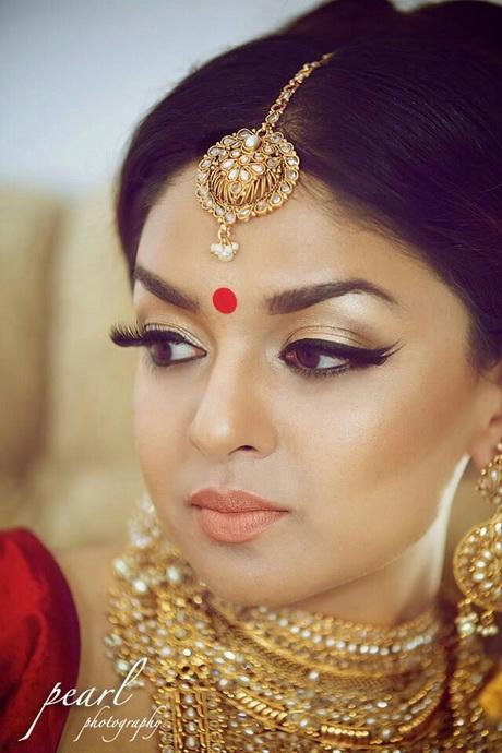 simple-bridal-makeup-indian-step-by-step-85 Eenvoudige bruids make-up Indiaas stap voor stap