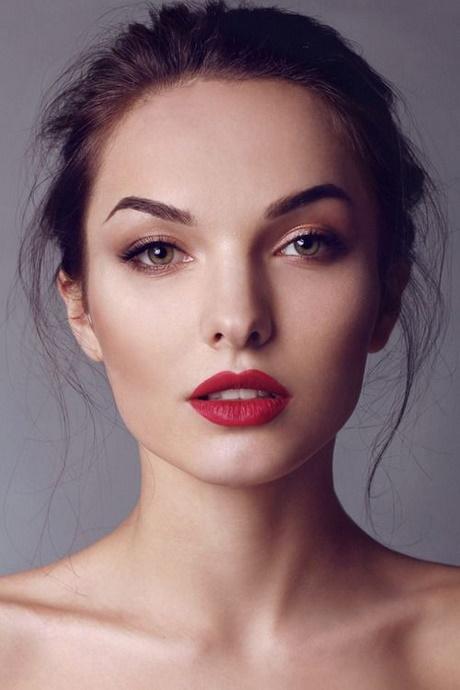simple-red-lipstick-makeup-tutorial-00_7 Eenvoudige Red lipstick make-up tutorial