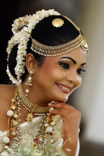sri-lankan-bridal-makeup-step-by-step-43_6 Sri Lankaanse bruid make-up stap voor stap