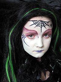witch-makeup-tutorial-for-kids-07_9 Heksenmake les voor kinderen