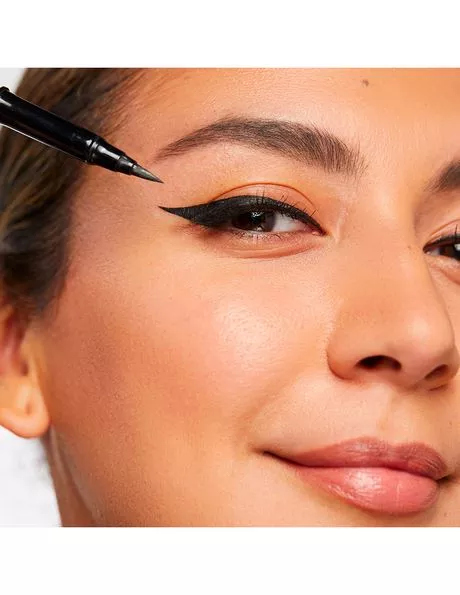 eye-makeup-liner-80_10-4 Oog make-up liner