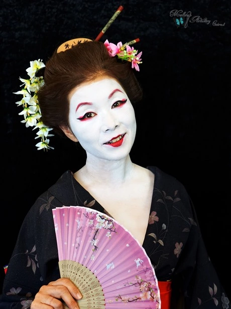 geisha-makeup-17_10-3 Geisha make-up