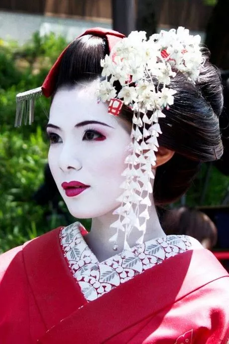 geisha-makeup-17_7-9 Geisha make-up