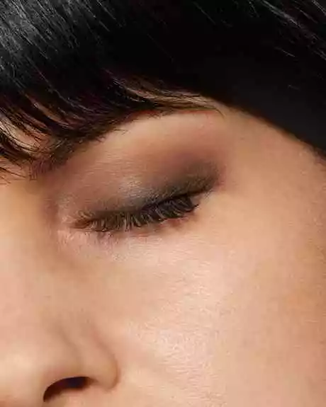 how-to-apply-a-smokey-eye-makeup-42_5-15 Hoe maak je een smokey eye make-up toe te passen