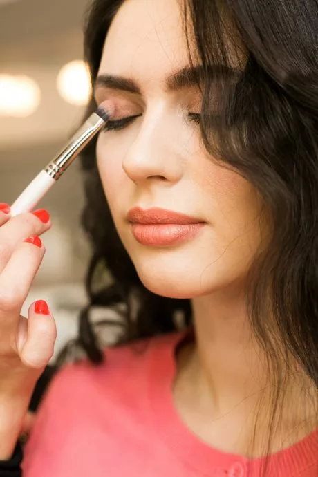 how-to-become-a-makeup-artist-12_2-8 Hoe maak je een make-up artist word