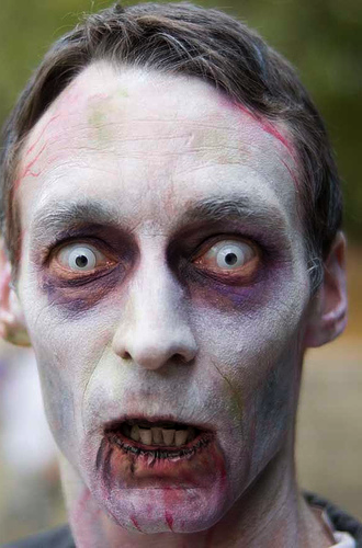 halloween-zombie-makeup-tips-59 Halloween zombie make-up tips
