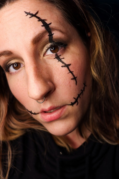 easy-halloween-makeup-tutorial-2022-23_4 Gemakkelijk halloween make-up tutorial 2022