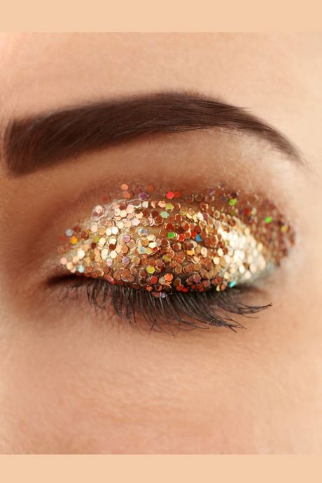 glitter-eye-makeup-tutorial-2022-06_18 Glitter oog make-up tutorial 2022
