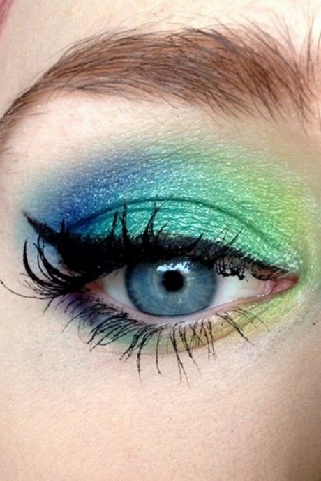 Peacock eyes make-up tutorial