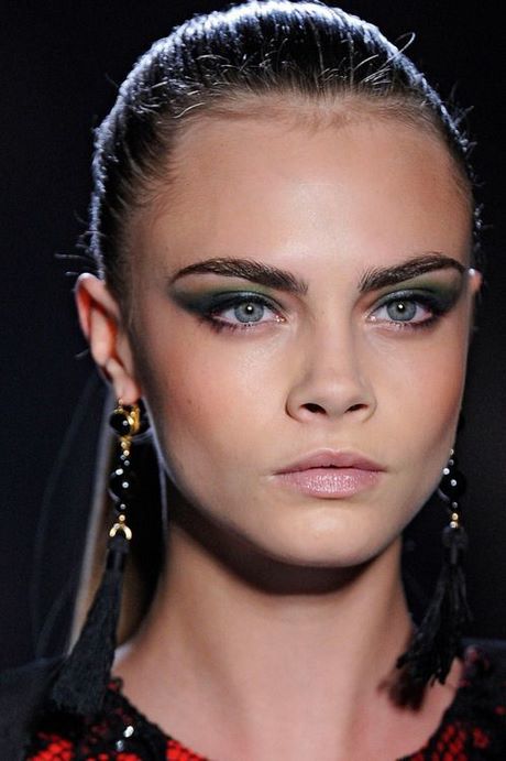 pin-up-makeup-tutorial-for-green-eyes-27_7 Pin up make - up tutorial voor groene ogen
