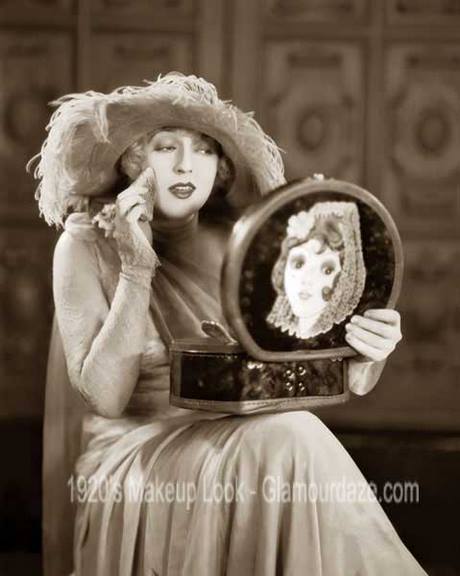 vintage-1920s-makeup-tutorial-61_5 Vintage 1920 ' s make-up tutorial