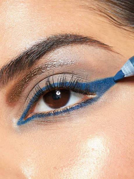 blue-glitter-eye-makeup-tutorial-16 Blauwe glitter oog make-up tutorial