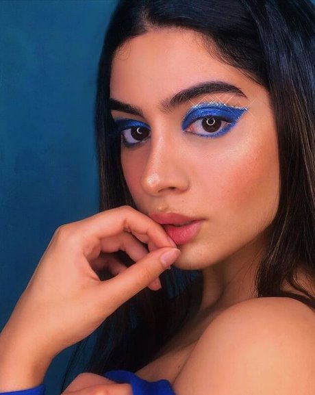 blue-glitter-eye-makeup-tutorial-16_10 Blauwe glitter oog make-up tutorial
