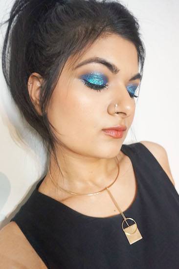 blue-glitter-eye-makeup-tutorial-16_3 Blauwe glitter oog make-up tutorial