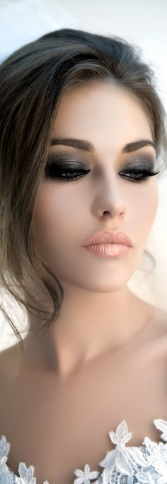 dramatic-pin-up-makeup-tutorial-00_7 Dramatische pin up make-up tutorial