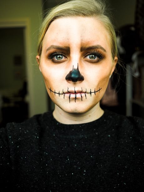 easy-half-face-skeleton-makeup-tutorial-22_9 Gemakkelijk half gezicht skelet make-up tutorial