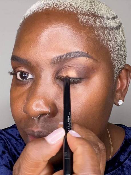 eyeshadow-makeup-tutorial-for-black-women-34_18 Oogschaduw make-up tutorial voor zwarte vrouwen