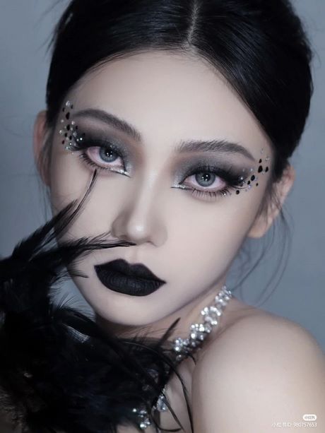 lilith-moon-makeup-tutorial-79_8 Lilith moon make-up tutorial