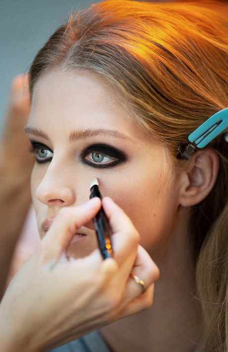 pin-up-makeup-tutorial-for-beginners-64_4 Pin up make-up tutorial voor beginners