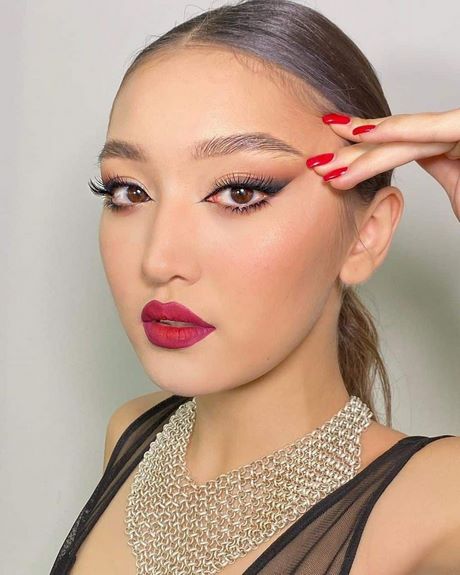simple-makeup-tutorial-for-round-face-10_8 Eenvoudige make-up tutorial voor ronde gezicht