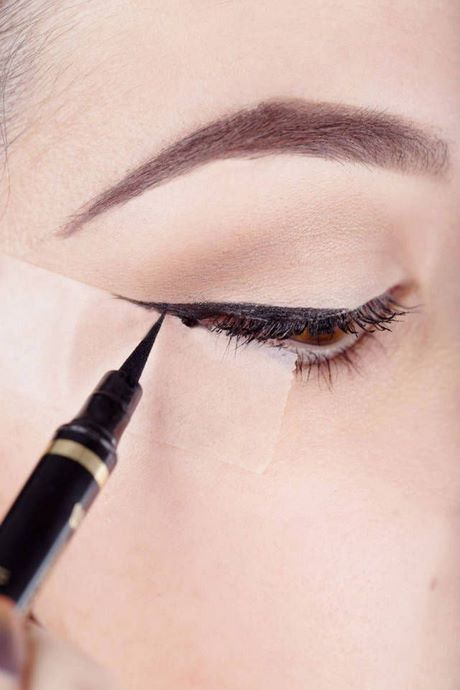 cat-eye-makeup-tutorial-with-tape-09_14 Cat eye make-up tutorial met tape