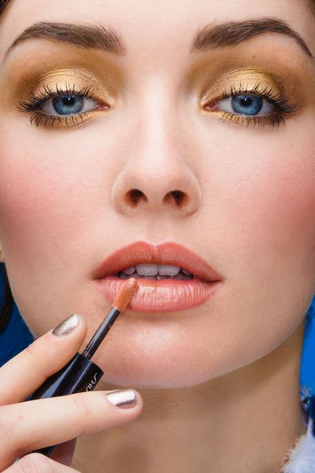gold-new-years-makeup-tutorial-02_6 Gouden Nieuwe Jaar Make-up tutorial