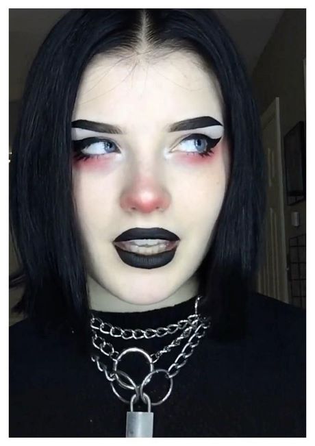 gothic-emo-makeup-tutorial-15_2 Gothic emo make-up tutorial