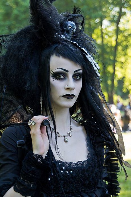 gothic-witch-makeup-tutorial-54_15 Gothic witch make-up tutorial