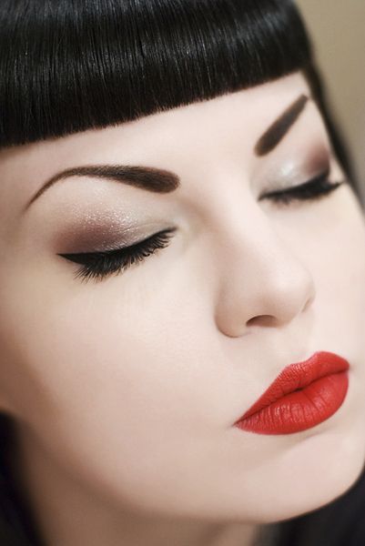 pin-up-style-makeup-tutorial-96_11 Pin up stijl make-up tutorial