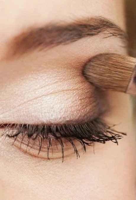 Zwarte make - up tutorial voor bruine ogen