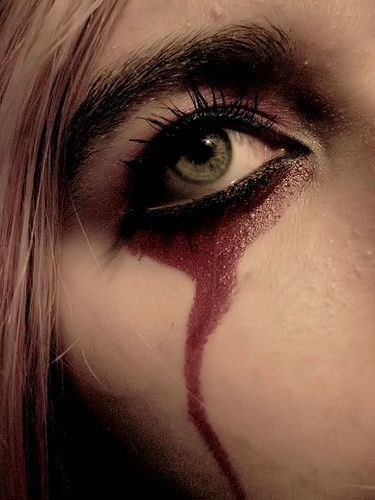 bleeding-eye-makeup-tutorial-49 Bloedende oog make-up tutorial