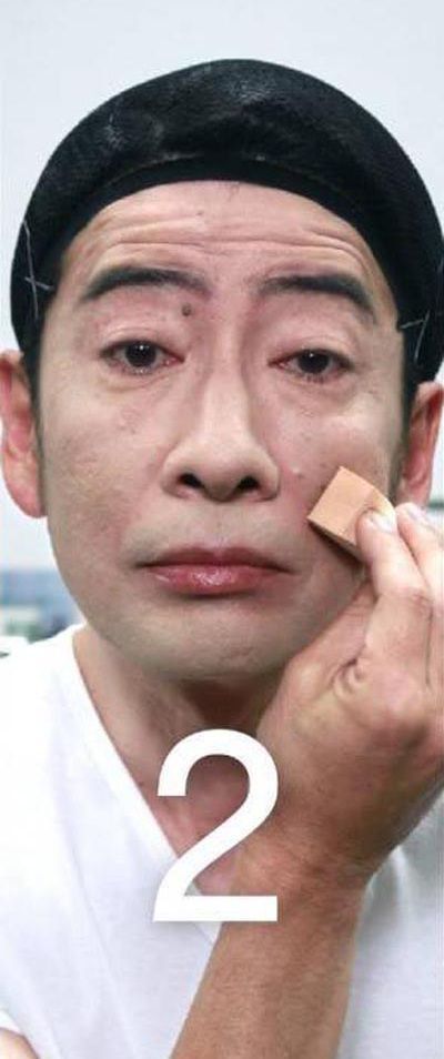 funny-asian-guy-makeup-tutorial-07_9 Grappig Aziatische man make-up tutorial
