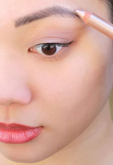 asian-eyeshadow-makeup-tutorial-23_14-7 Aziatische oogschaduw make-up tutorial