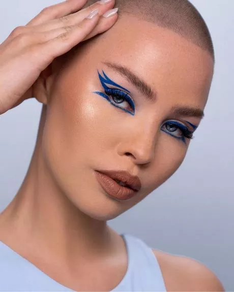blue-liner-makeup-tutorial-29_2-7 Blauwe liner make-up tutorial