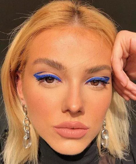 blue-liner-makeup-tutorial-29_4-11 Blauwe liner make-up tutorial