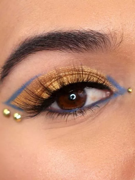 blue-liner-makeup-tutorial-29_7-15 Blauwe liner make-up tutorial