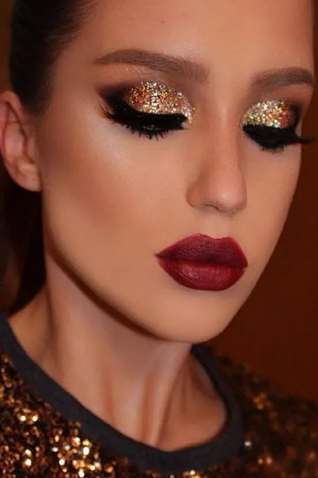 christmas-glitter-makeup-tutorial-86_14-6 Kerst glitter make-up tutorial