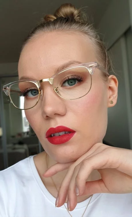 everyday-makeup-tutorial-glasses-26_11-4 Dagelijkse make-up tutorial bril