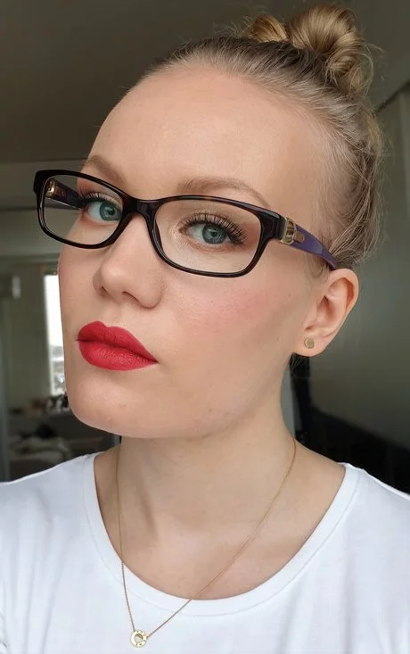 everyday-makeup-tutorial-glasses-26_14-7 Dagelijkse make-up tutorial bril