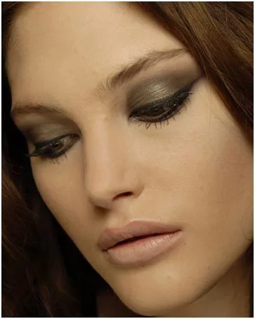 eyeshadow-makeup-tutorial-for-big-eyes-25_13-6 Oogschaduw make-up tutorial voor grote ogen