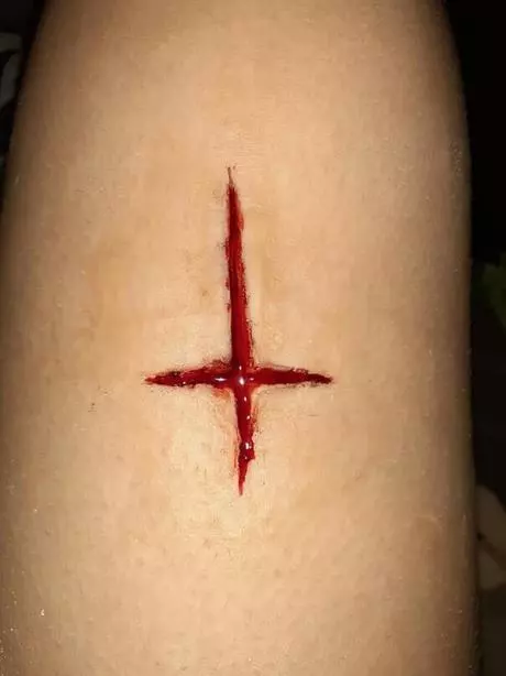 flesh-wound-makeup-tutorial-79_4-13 Flesh wound make-up tutorial