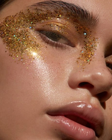 gold-eyeshadow-makeup-tutorial-52_8-16 Gouden oogschaduw make-up tutorial
