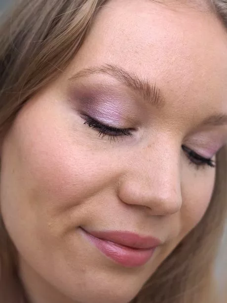 light-purple-makeup-tutorial-78_14-6 Licht paarse make-up tutorial