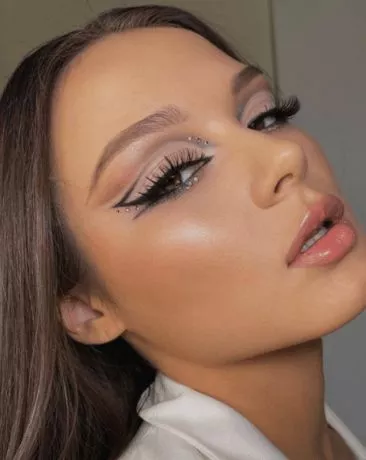 makeup-tutorial-for-big-cheeks-33_9-12 Make-up tutorial voor grote wangen
