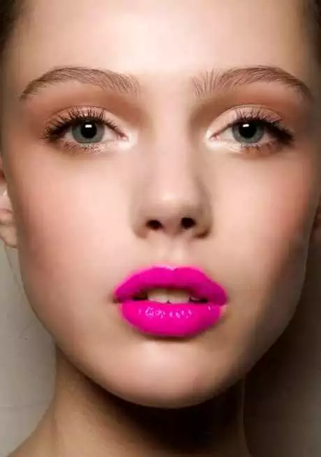 neon-pink-lips-makeup-tutorial-81_12-4 Neon roze lippen make-up tutorial
